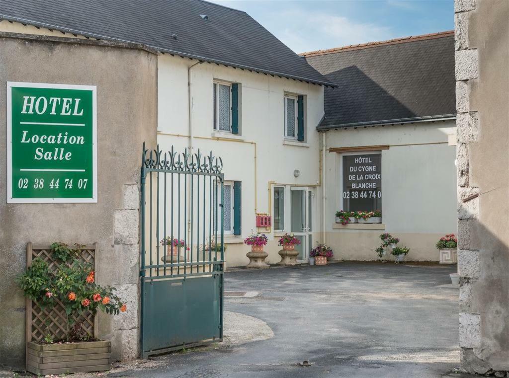 Hotel Du Cygne De La Croix Blanche Lailly-en-Val المظهر الخارجي الصورة