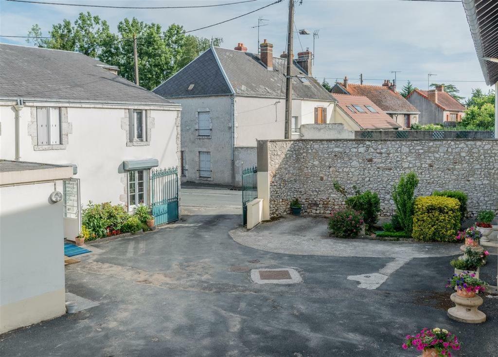 Hotel Du Cygne De La Croix Blanche Lailly-en-Val المظهر الخارجي الصورة