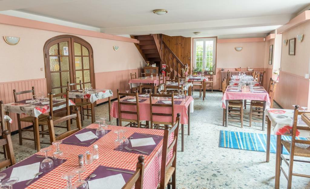 Hotel Du Cygne De La Croix Blanche Lailly-en-Val المظهر الخارجي الصورة