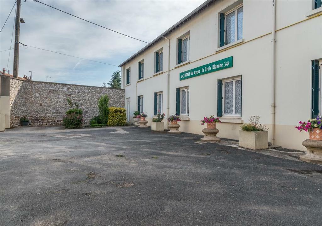 Hotel Du Cygne De La Croix Blanche Lailly-en-Val المظهر الخارجي الصورة